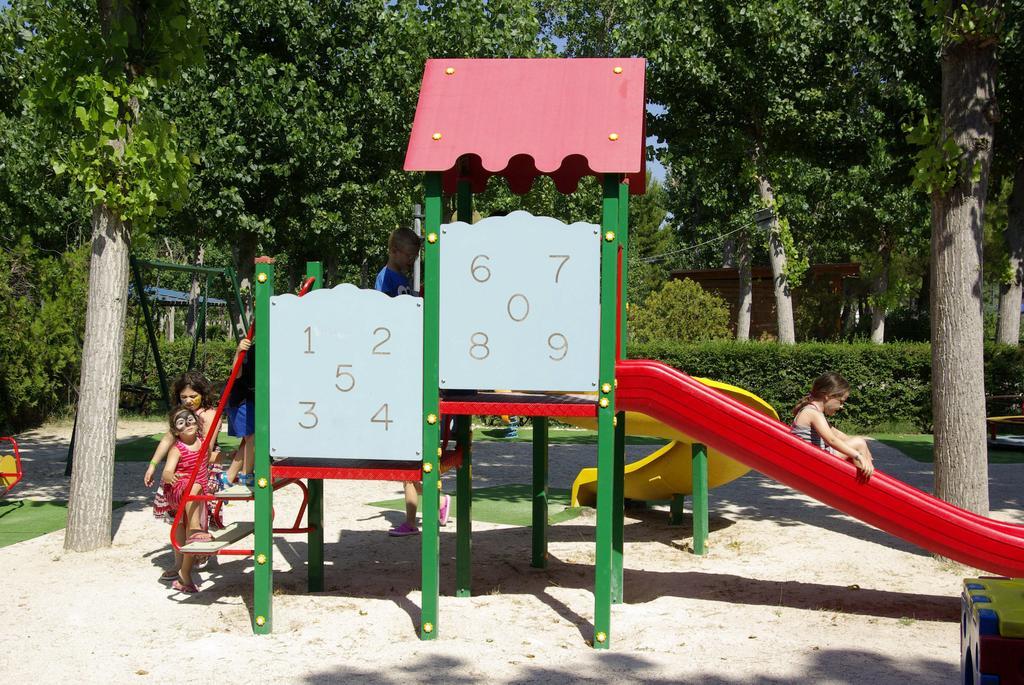 Villaggio Albatros Resort 레시나 외부 사진