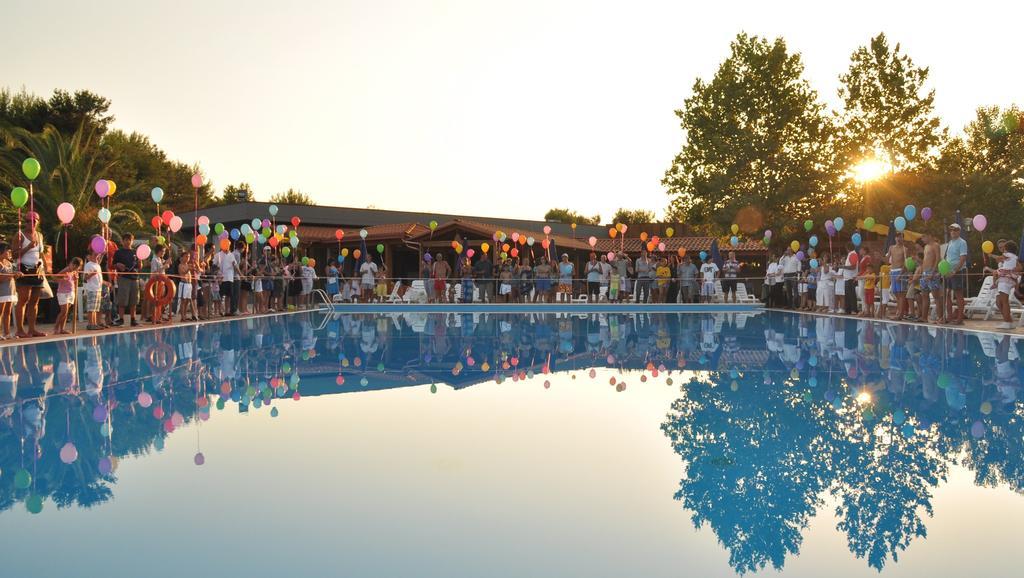 Villaggio Albatros Resort 레시나 외부 사진