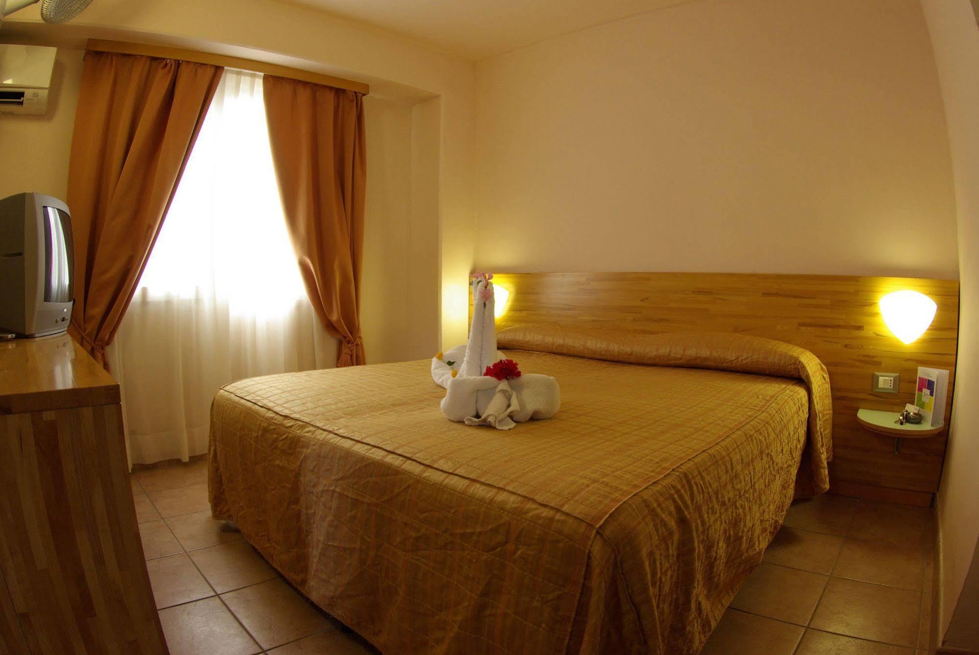 Villaggio Albatros Resort 레시나 외부 사진