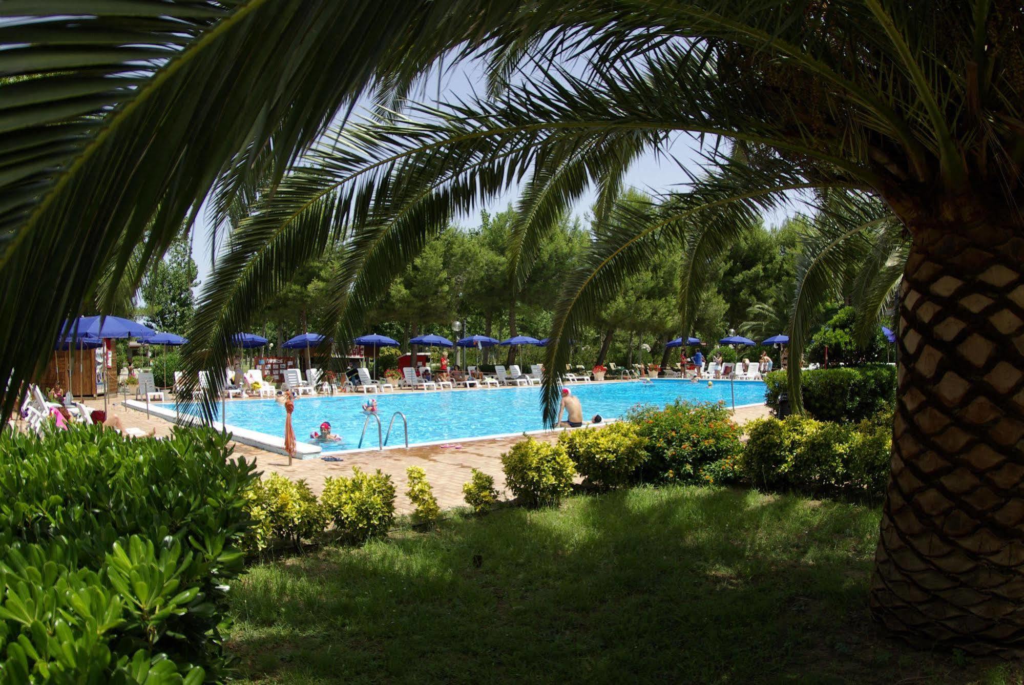 Villaggio Albatros Resort 레시나 외부 사진