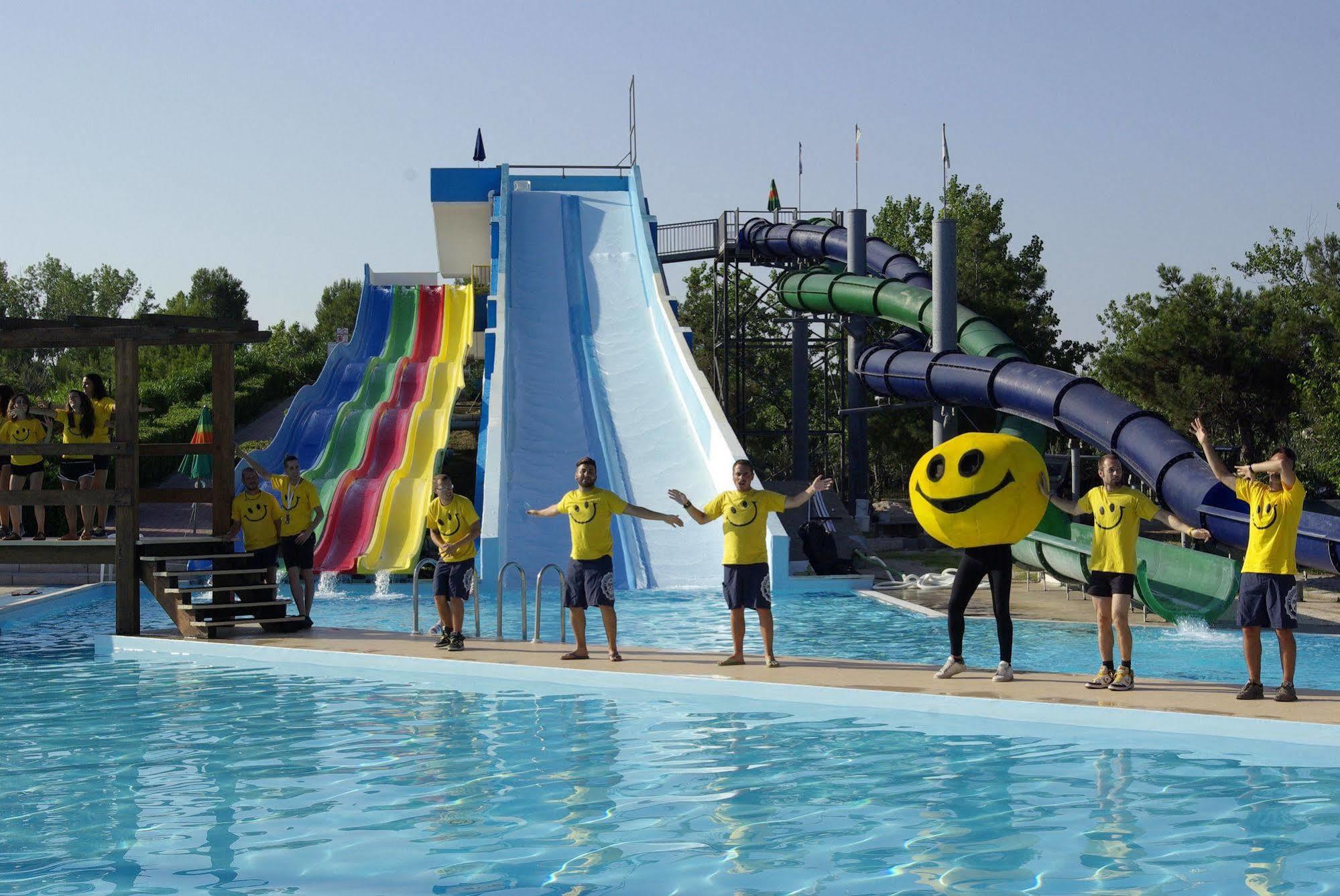 Villaggio Albatros Resort 레시나 외부 사진