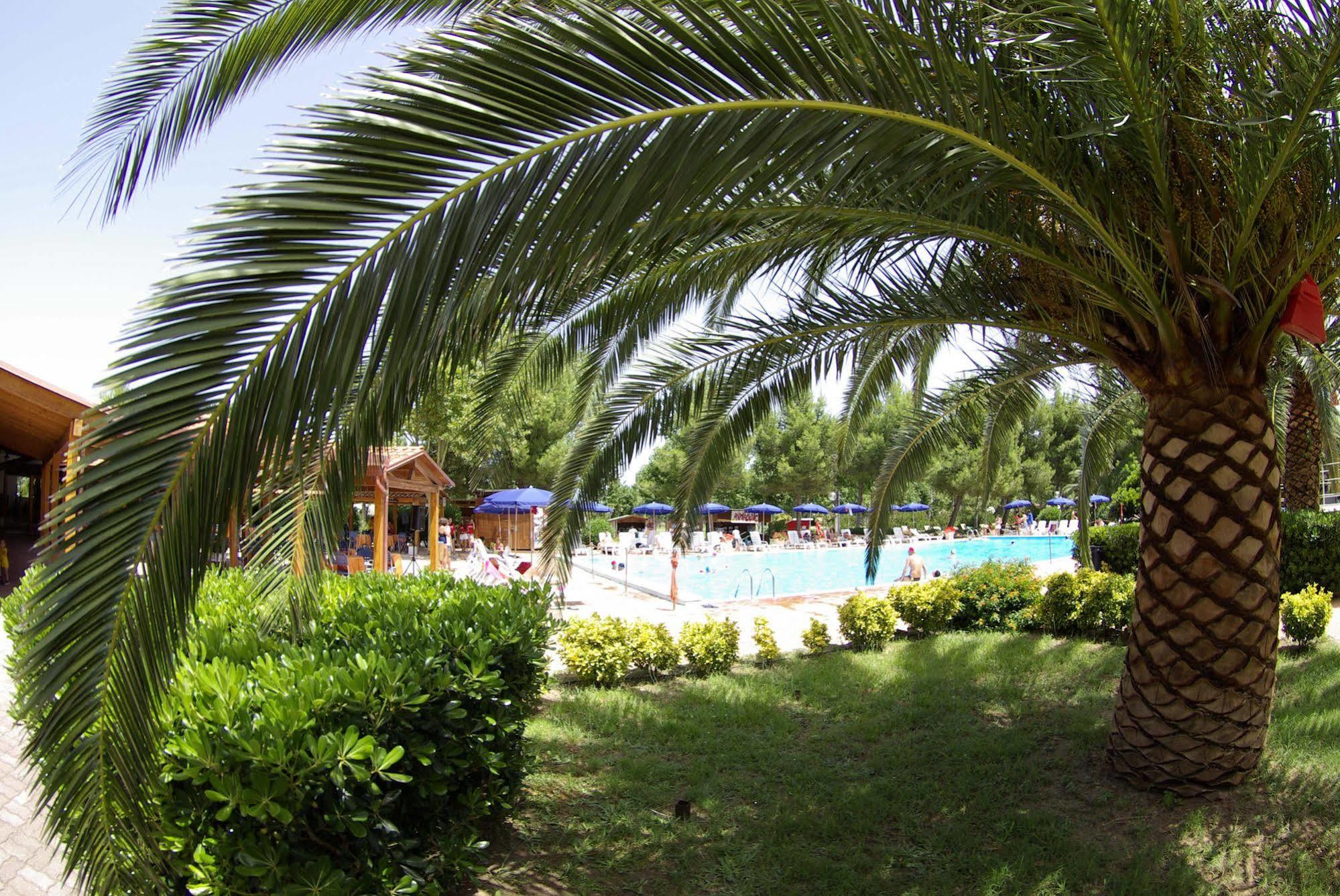 Villaggio Albatros Resort 레시나 외부 사진
